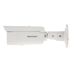 دوربین مداربسته هایک ویژن DS-2CD2T46G2-4I به سمت چپ قرار گرفته و از کنار دیده می شود