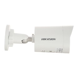 دوربین مداربسته هایک ویژن DS-2CD2043G2-LI به رنگ سفید از بغل دیده می شود