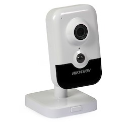 دوربین مداربسته هایک ویژن DS-2CD2443G0-IW روی زمین است و به سمت راست چرخیده
